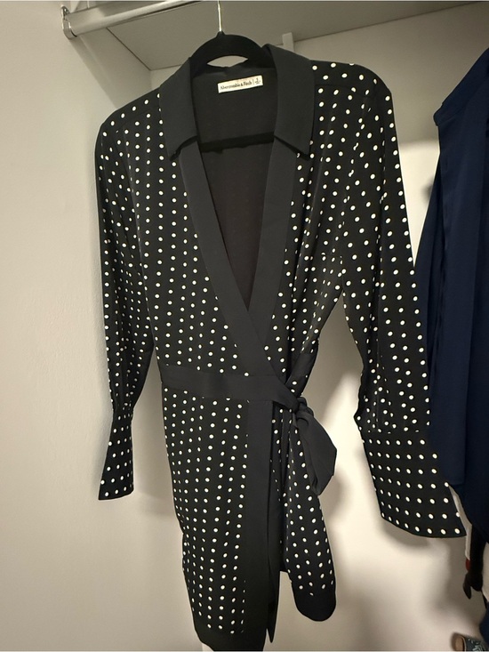 Abercrombie & Fitch Dresses & Skirts - Abercrombie & Fitch Black Polka Dot Wrap Mini Dress | Size Small